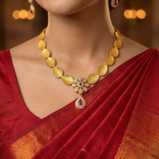 916 Gold Matte Leaf Chain with Diamond-Look Floral Pendant
